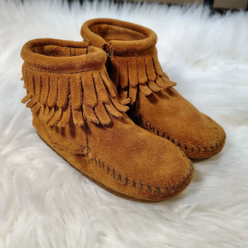 Minnetonka Kids Unisex Suede Leather Ankle Double Fringe Moccasins Shoes Size 5
